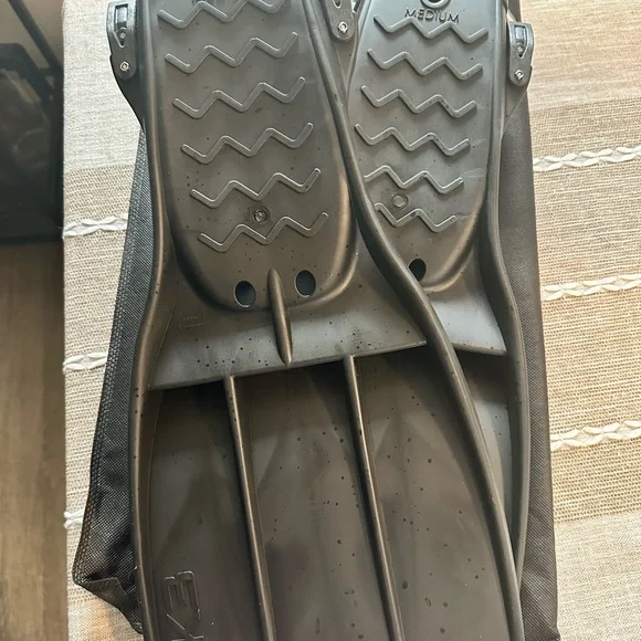 Apex Black Performance Diving Fins - Picture 2 of 2